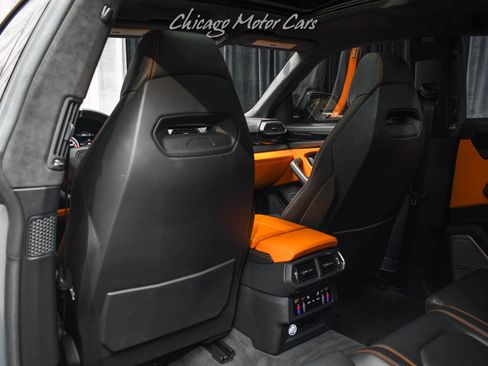 Used 2021 Lamborghini Urus AWD/4WD image 26