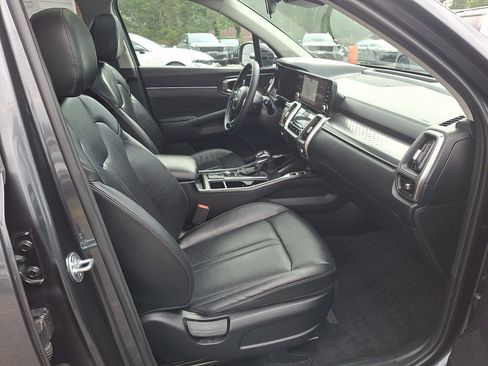 Used 2023 Kia Sorento S w/ Panoramic Sunroof Package FWD image 17