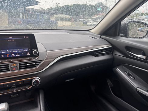 Used 2025 Nissan Altima 2.5 SV FWD image 30