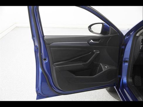 Certified 2024 Volkswagen Jetta SE w/ Panoramic Sunroof Package FWD image 4
