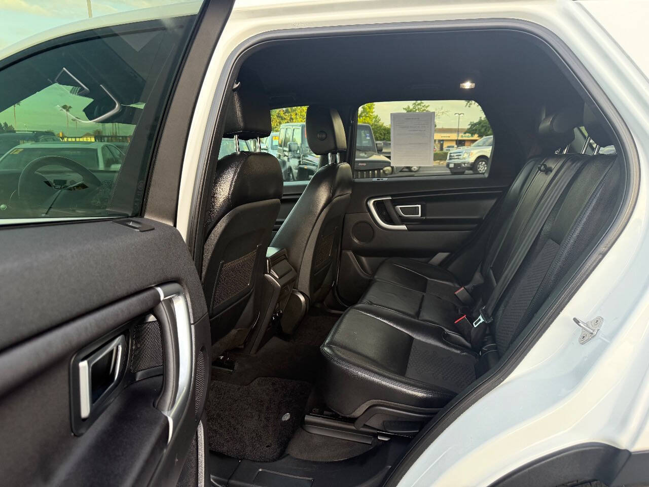 Used 2018 Land Rover Discovery Sport SE AWD/4WD image 12