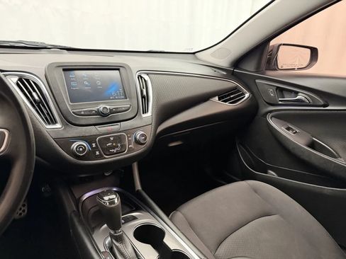 Used 2017 Chevrolet Malibu LT FWD image 15