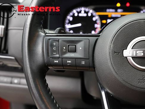 Used 2023 Nissan Pathfinder SV AWD/4WD image 15