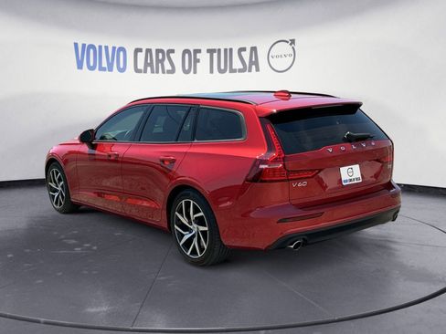 Used 2020 Volvo V60 T5 Momentum FWD image 3