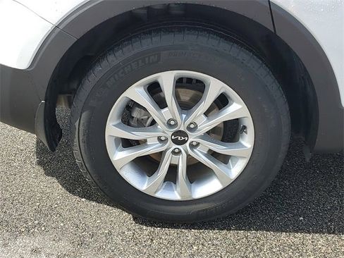 Certified 2022 Kia Telluride LX image 5