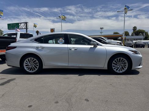 Used 2020 Lexus ES 350 w/ Accessory Package FWD image 4