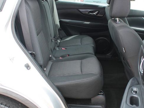 Used 2018 Nissan Rogue S image 19