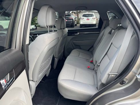 Used 2011 Kia Sorento LX AWD/4WD image 11