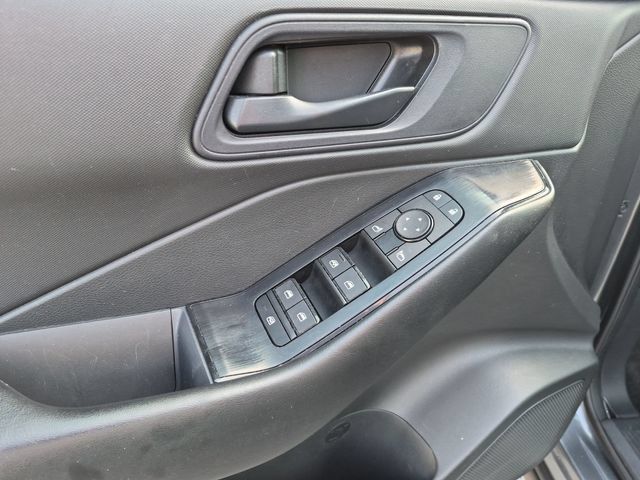 Used 2024 Nissan Rogue S AWD/4WD image 13