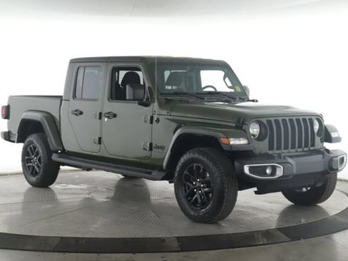 Used 2023 Jeep Gladiator Sport AWD/4WD image 2