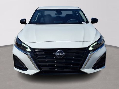 Used 2025 Nissan Altima 2.5 SV image 2