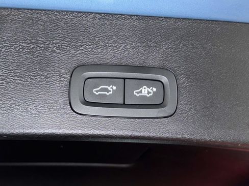 Used 2023 Volvo XC40 Recharge Ultimate w/ Protection Package Premier AWD/4WD image 18