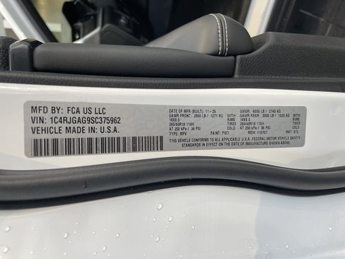 New 2025 Jeep Grand Cherokee Laredo X w/ Luxury Tech Group I image 38