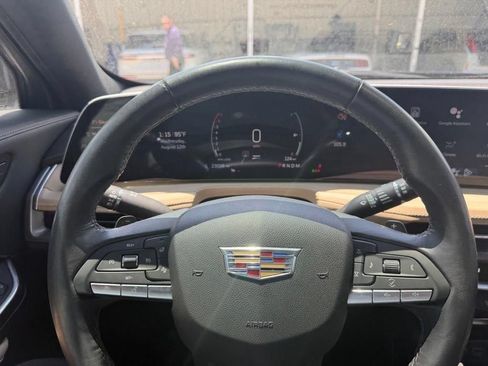 Used 2024 Cadillac XT4 Luxury w/ Cold Weather Package FWD image 14