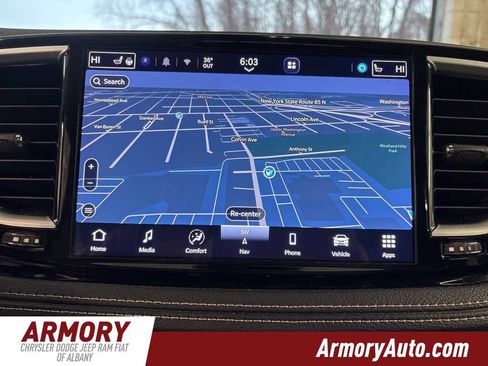 Used 2023 Chrysler Pacifica Limited image 17