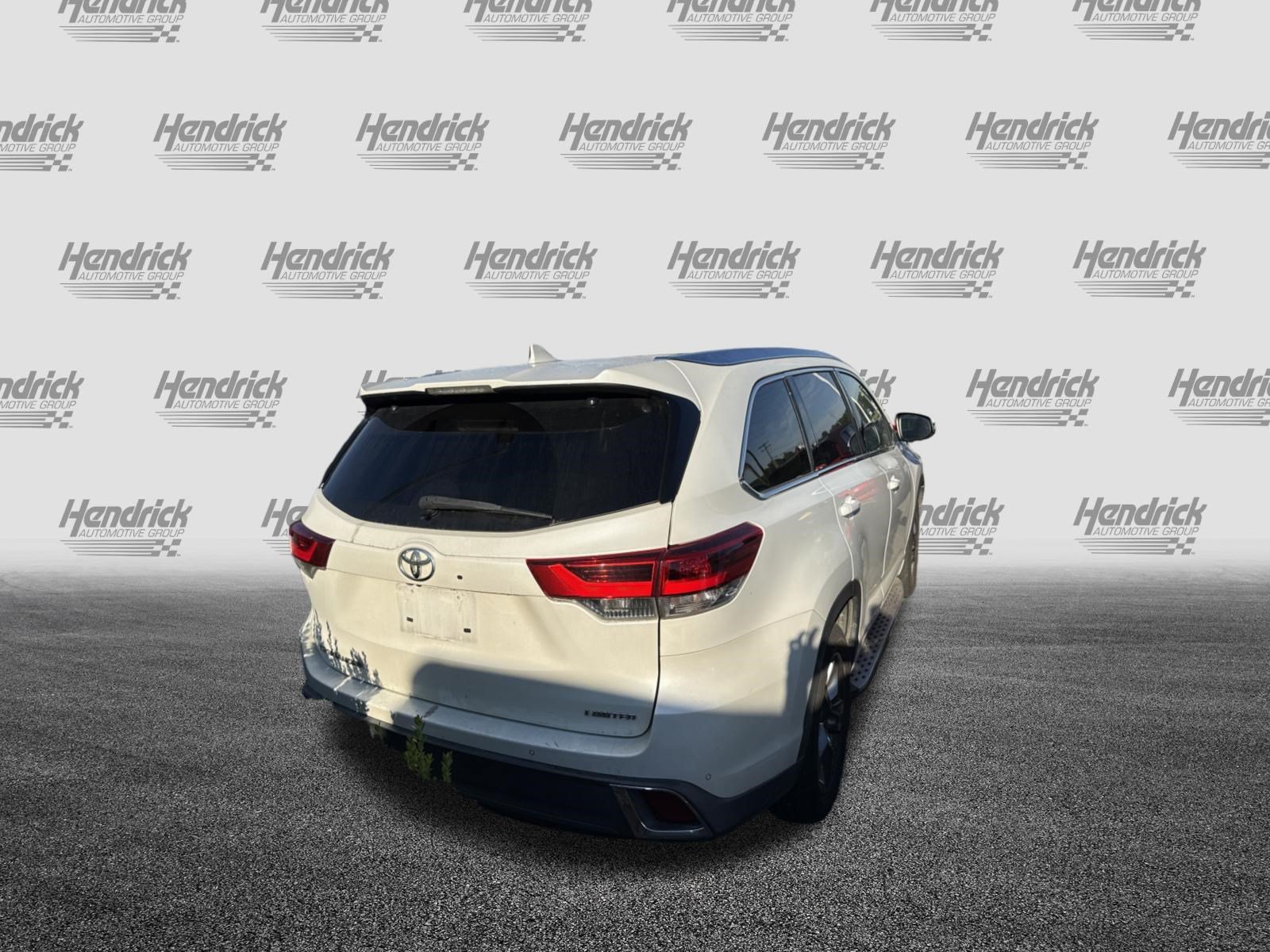 Used 2018 Toyota Highlander Limited Platinum FWD image 11