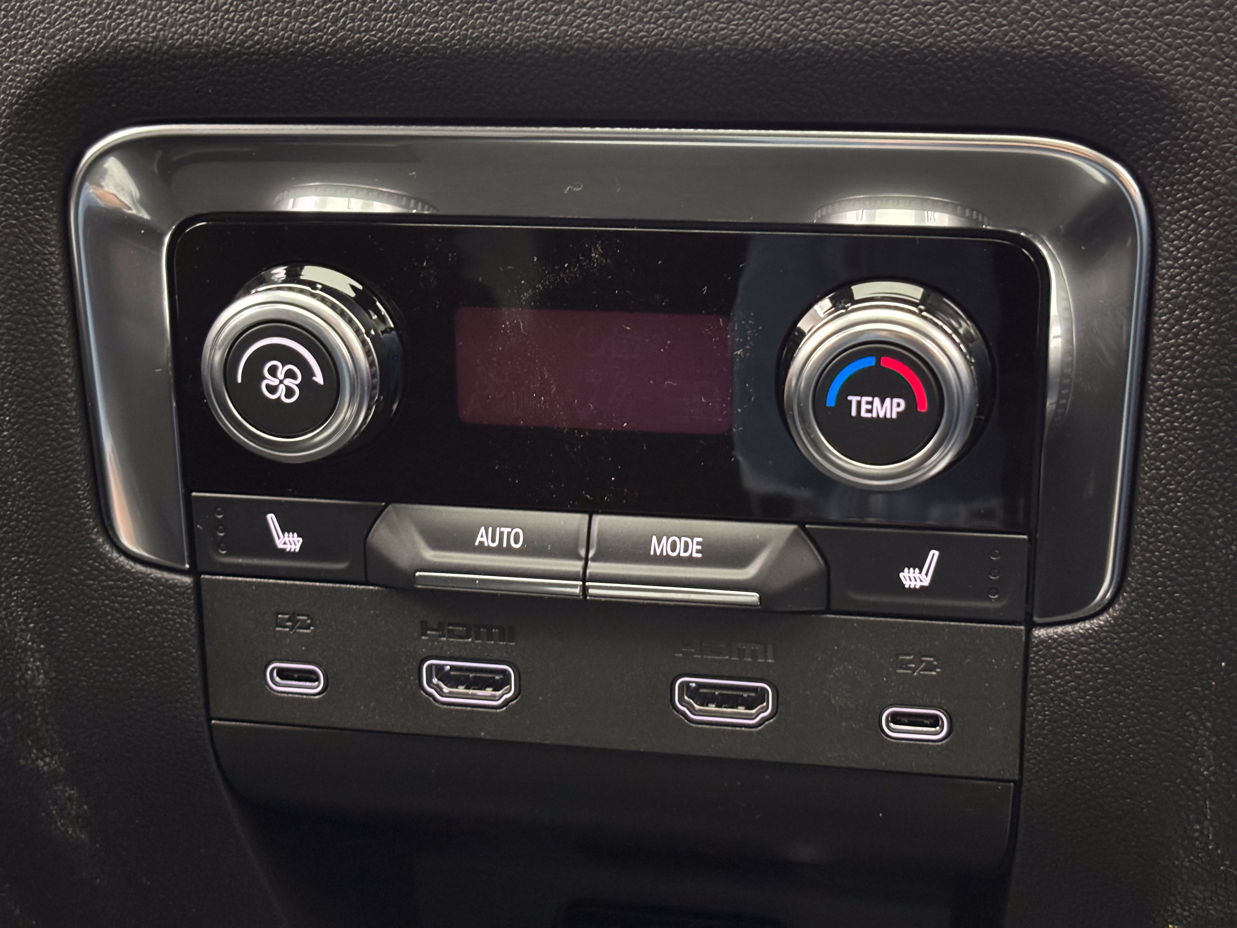 New 2026 GMC Yukon Elevation w/ Elevation Premium Package AWD/4WD image 9