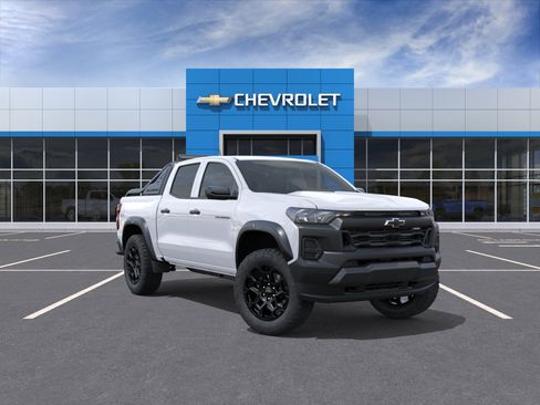 New 2026 Chevrolet Colorado Trail Boss w/ Midnight Edition AWD/4WD image 2