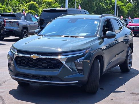 Certified 2025 Chevrolet Trax LT FWD image 5