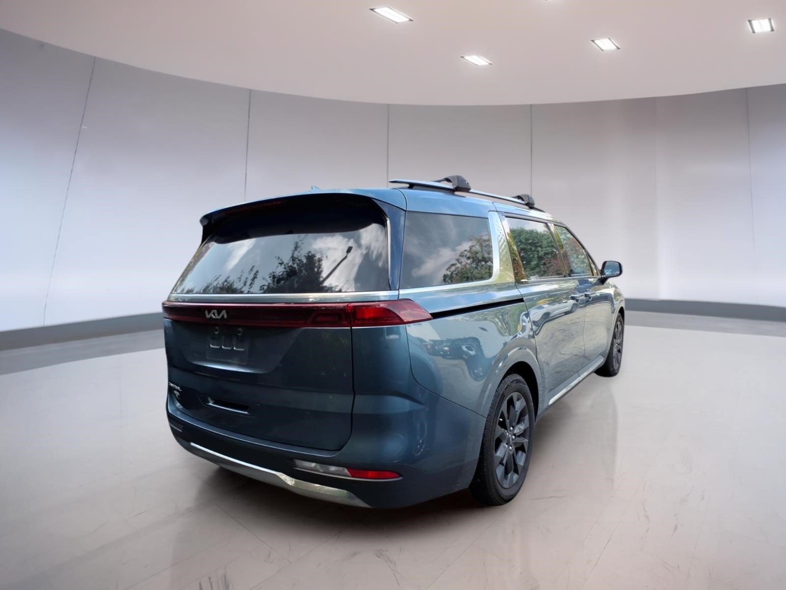 Used 2024 Kia Carnival SX FWD image 4
