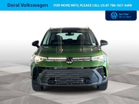 Used 2025 Volkswagen Taos SE image 3