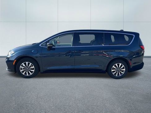 Used 2024 Chrysler Pacifica Limited FWD image 10