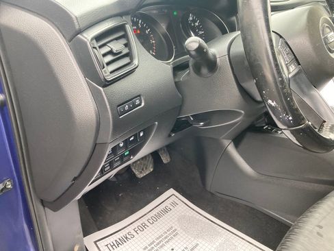 Used 2019 Nissan Rogue SV w/ Premium Package image 17