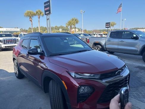 Used 2023 Chevrolet TrailBlazer RS w/ Sun and Liftgate Package image 3