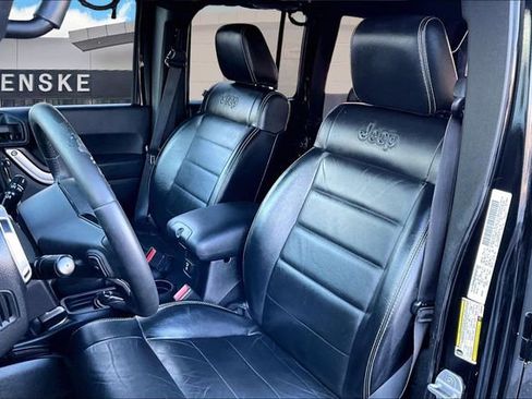 Used 2012 Jeep Wrangler Unlimited Rubicon w/ Connectivity Group image 23