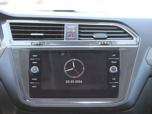 Used 2022 Volkswagen Tiguan SE image 18