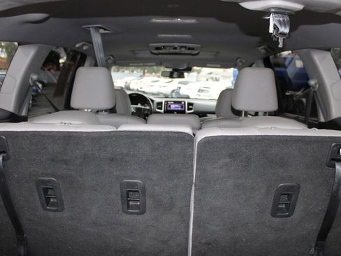 Used 2016 Honda Pilot Touring image 48