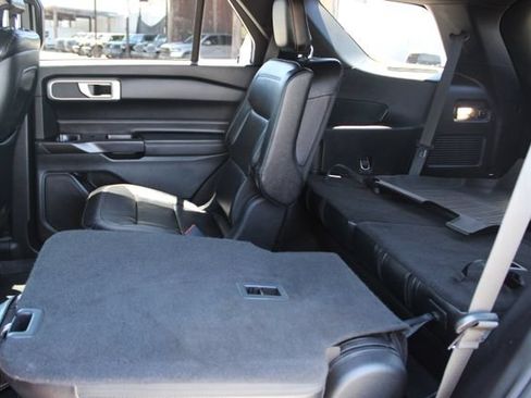 Used 2020 Ford Explorer XLT w/ Equipment Group 202A AWD/4WD image 38