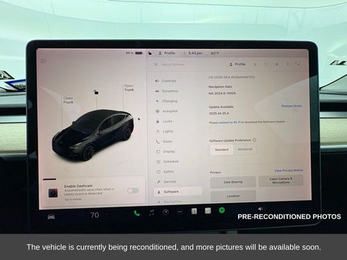Used 2021 Tesla Model Y Long Range image 17