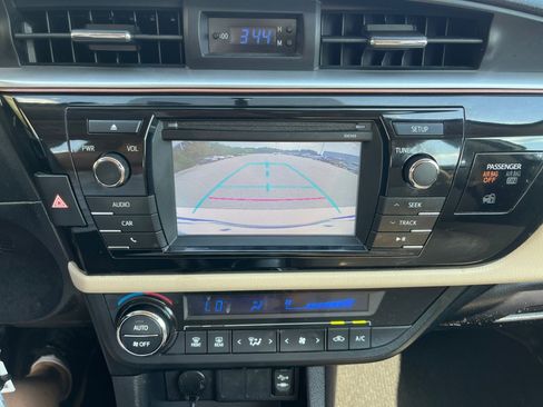 Used 2015 Toyota Corolla LE FWD image 18