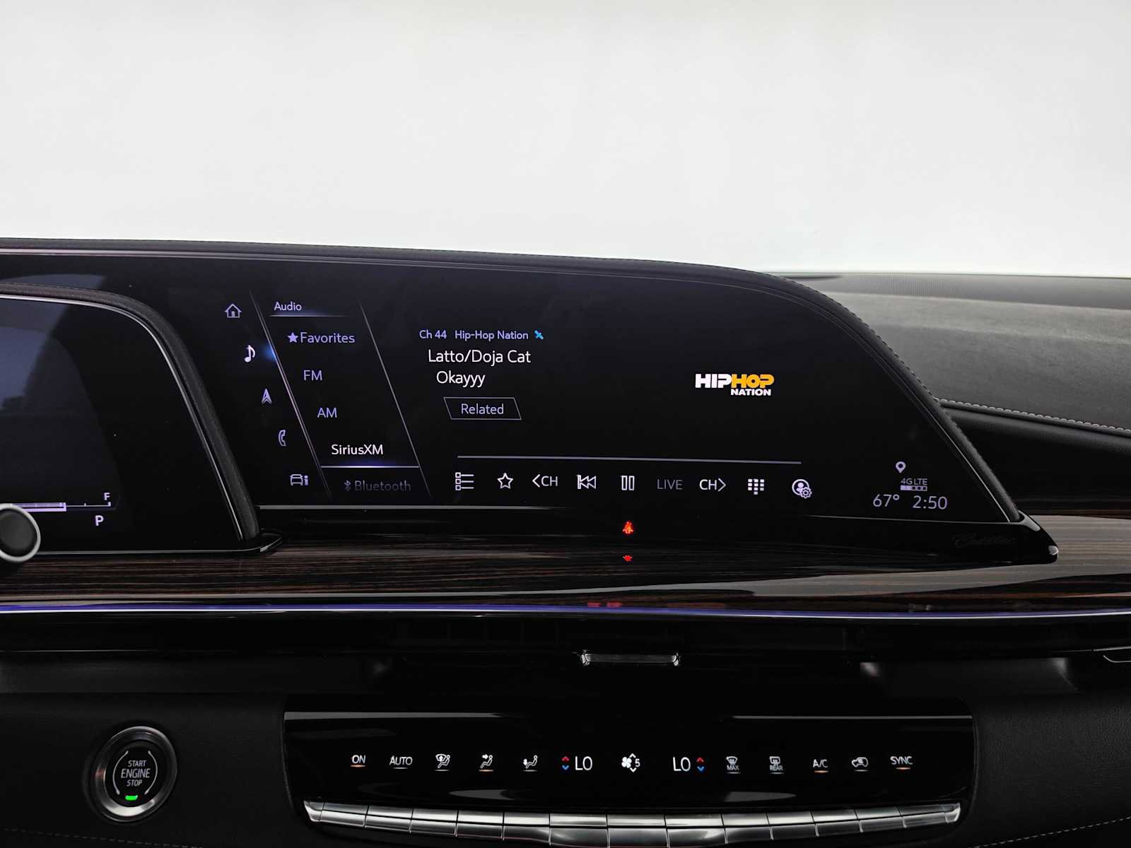 Used 2023 Cadillac Escalade Premium Luxury AWD/4WD image 28