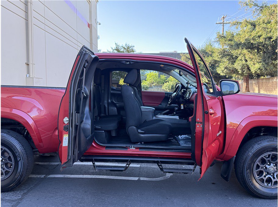 Used 2017 Toyota Tacoma SR5 w/ Tow Package RWD image 28