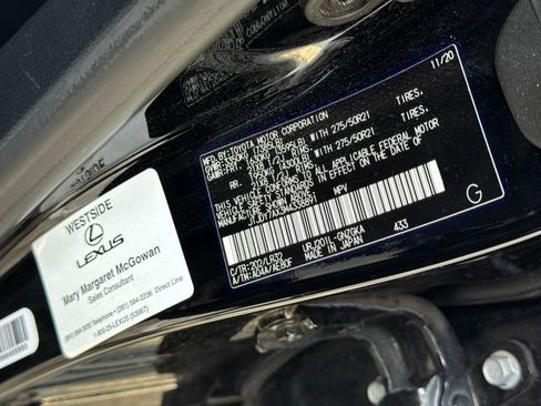 Used 2021 Lexus LX 570 4WD w/ Luxury Package image 18
