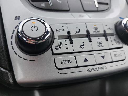 Used 2017 Chevrolet Equinox LT w/ Convenience Package image 8