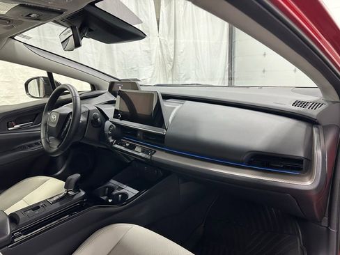 Used 2025 Toyota Prius XLE image 61