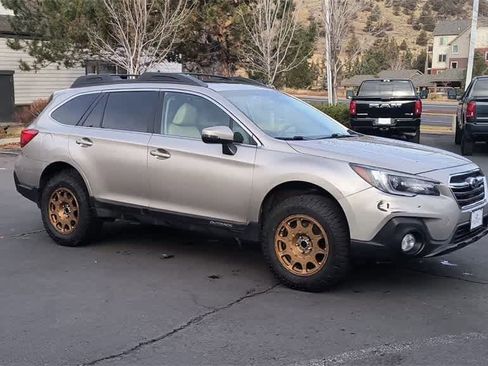 Used 2018 Subaru Outback 3.6R Limited image 2