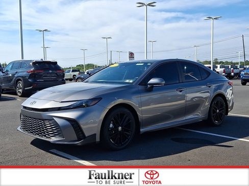 Certified 2025 Toyota Camry SE FWD image 3
