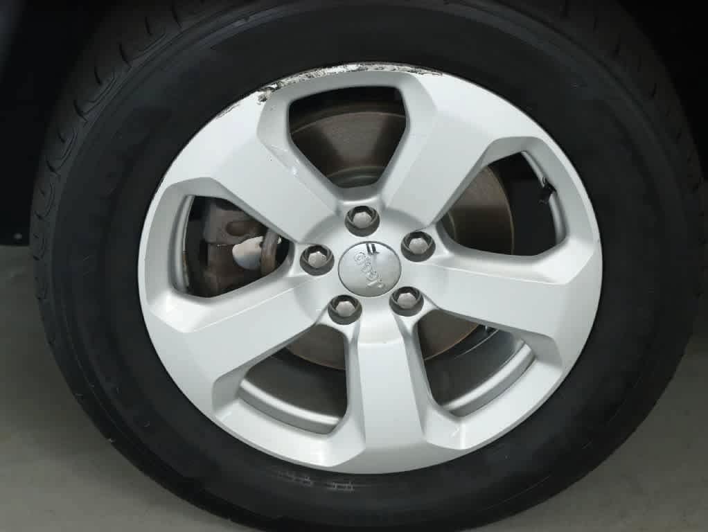 Used 2018 Jeep Compass Latitude FWD image 31