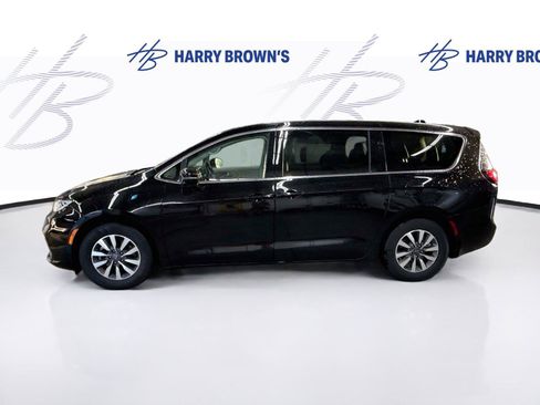 Used 2024 Chrysler Pacifica Limited FWD image 8