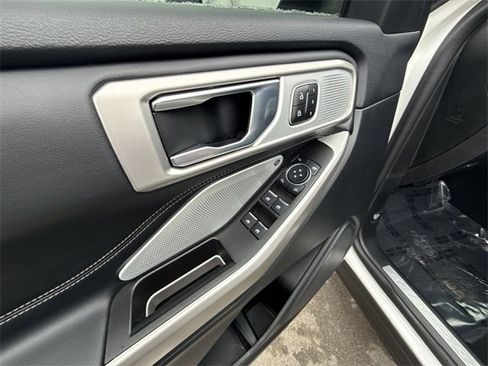 Used 2024 Ford Explorer Limited w/ Limited Technology Package image 13