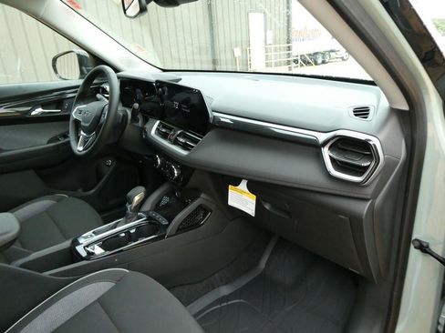 New 2026 Chevrolet TrailBlazer LT w/ Convenience Package AWD/4WD image 11