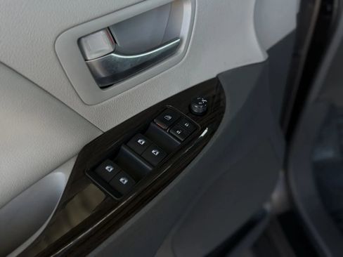 Used 2019 Toyota Sienna XLE w/ XLE Navigation Package FWD image 32