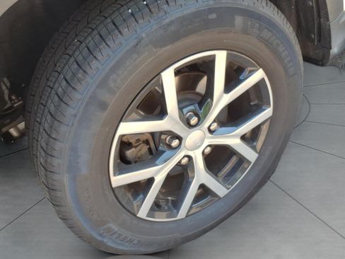 Used 2025 Jeep Grand Cherokee Limited AWD/4WD image 6