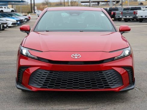 Used 2025 Toyota Camry SE image 2