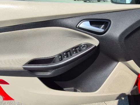 Used 2014 Ford Focus SE FWD image 10