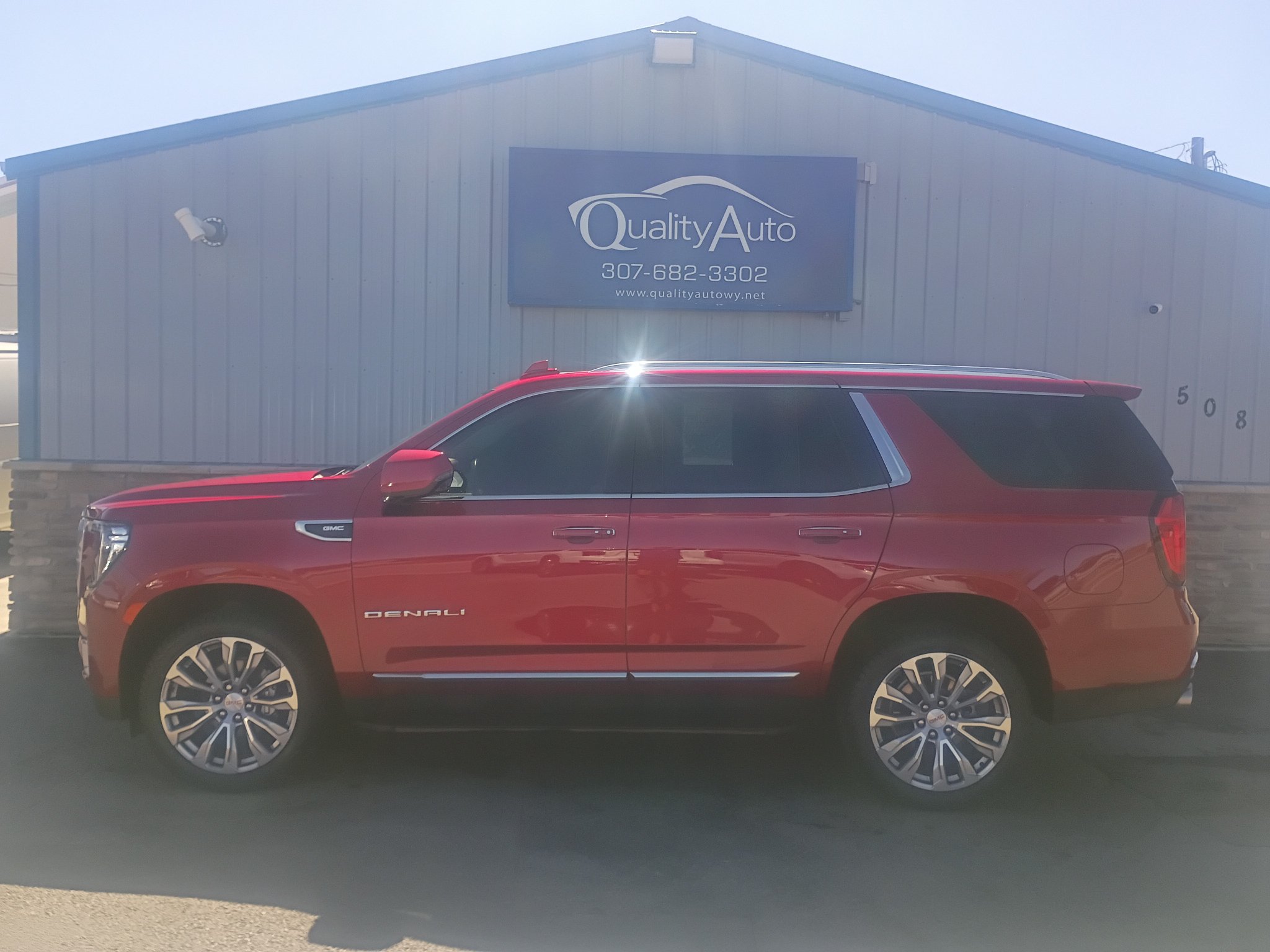Used 2023 GMC Yukon Denali AWD/4WD image 1